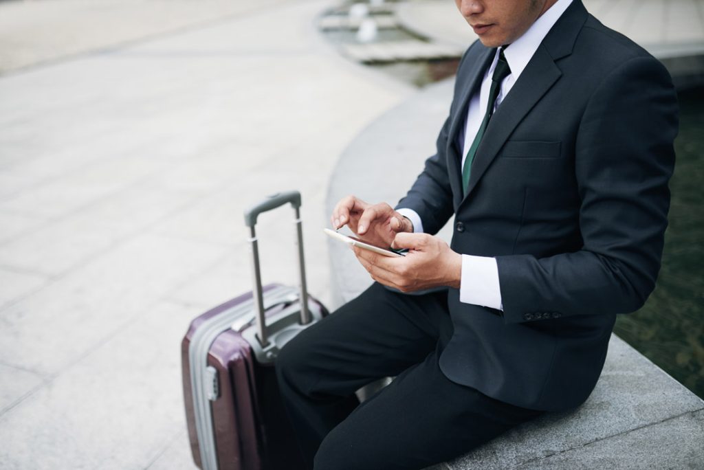 Leisure Travellers vs Business Travellers - Zeevou
