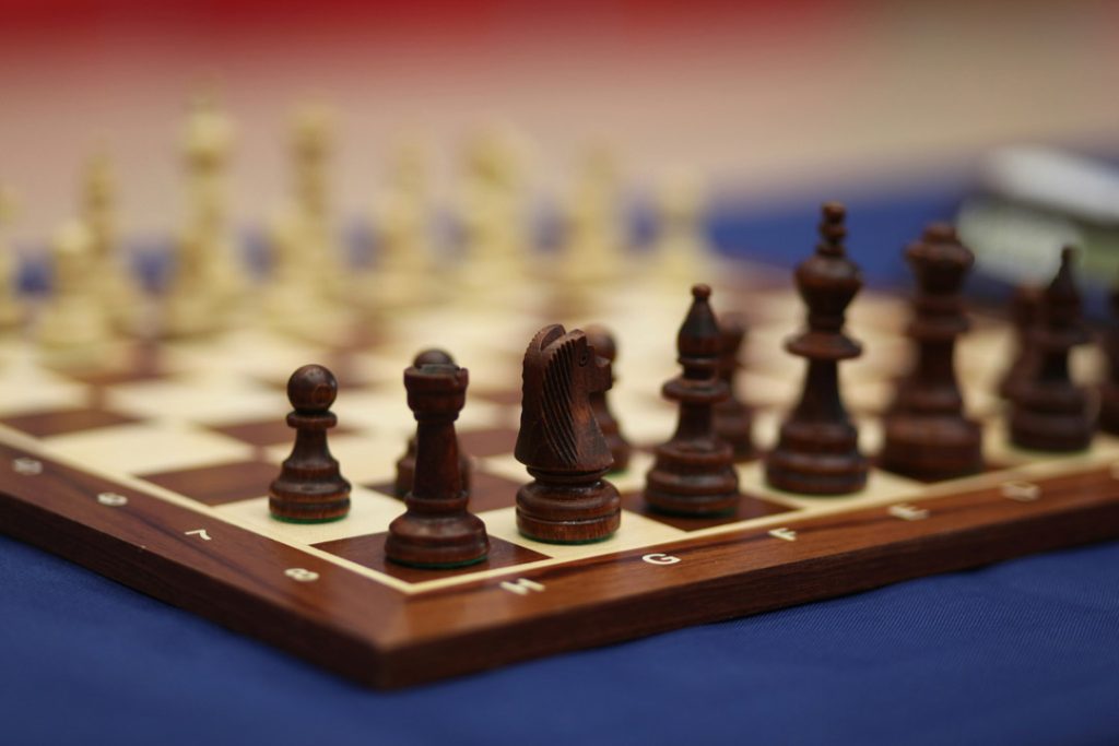 Including classic games like a chessboard in your rental - Zeevou