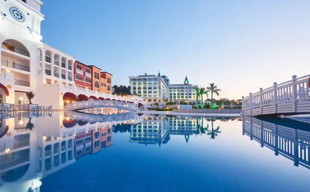 luxury hotel zv image