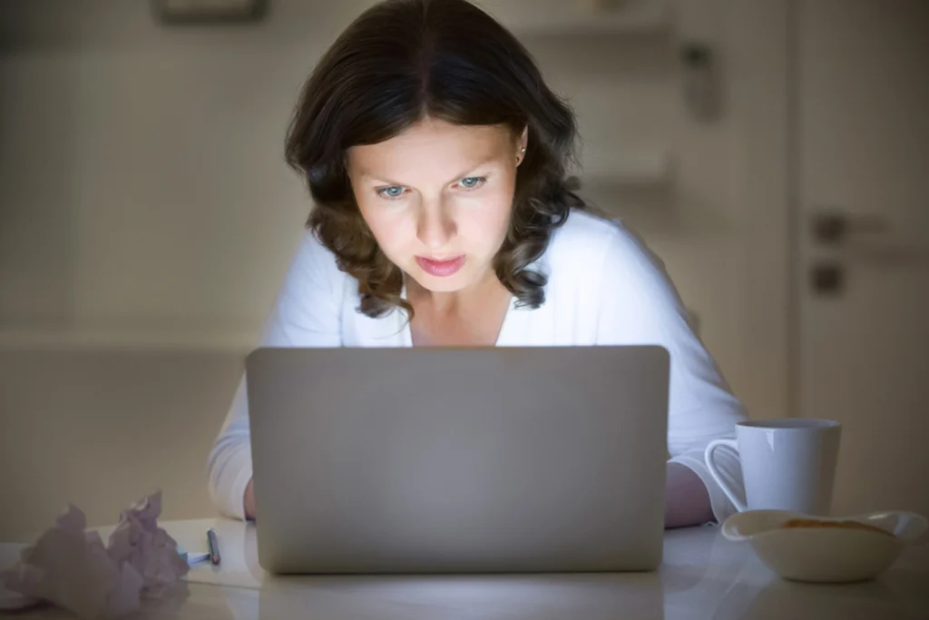 a woman learning how a real contractor should look like for extended stay management - Zeevou
